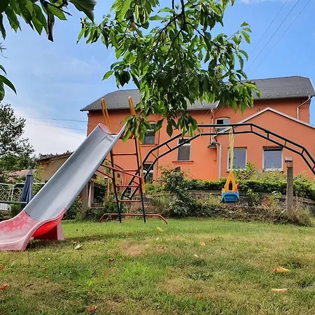 Apartment West - Alte Schule Sachswitz